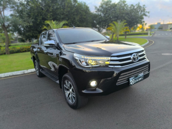 TOYOTA Hilux Caminhonete 2.8 16V SRX 4X4 TURBO DIESEL CABINE DUPLA AUTOMÁTICO