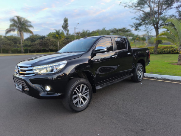 TOYOTA Hilux Caminhonete 2.8 16V SRX 4X4 TURBO DIESEL CABINE DUPLA AUTOMÁTICO