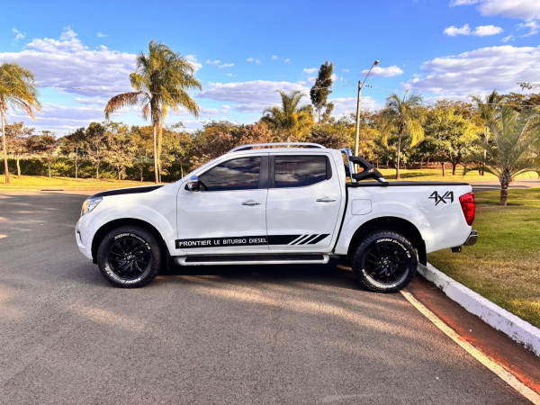 NISSAN Frontier 2.3 16V LE 4X4 CABINE DUPLA BI-TURBO DIESEL AUTOMÁTICO
