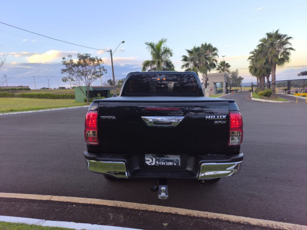TOYOTA Hilux Caminhonete 2.8 16V SRX 4X4 TURBO DIESEL CABINE DUPLA AUTOMÁTICO