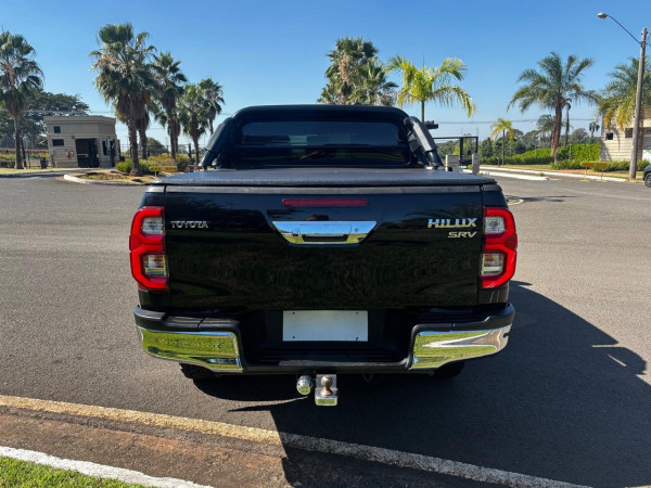 TOYOTA Hilux Caminhonete 3.0 4P 4X4 SRV TURBO DIESEL CABINE DUPLA AUTOMÁTICO