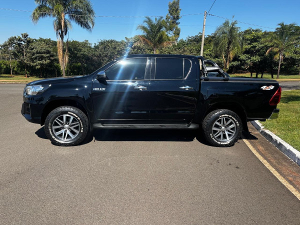 TOYOTA Hilux Caminhonete 3.0 4P 4X4 SRV TURBO DIESEL CABINE DUPLA AUTOMÁTICO