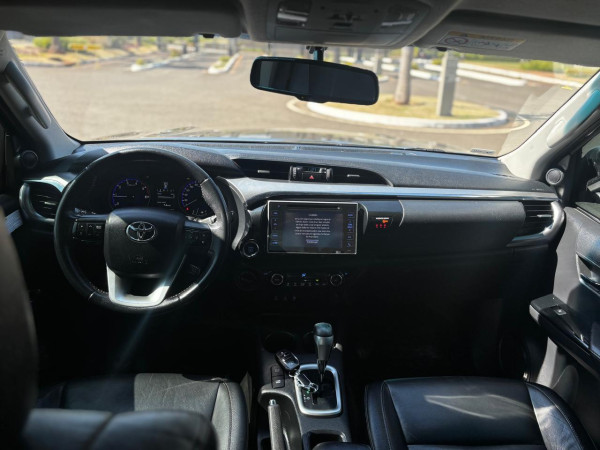 TOYOTA Hilux Caminhonete 3.0 4P 4X4 SRV TURBO DIESEL CABINE DUPLA AUTOMÁTICO