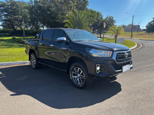 TOYOTA Hilux Caminhonete 3.0 4P 4X4 SRV TURBO DIESEL CABINE DUPLA AUTOMÁTICO