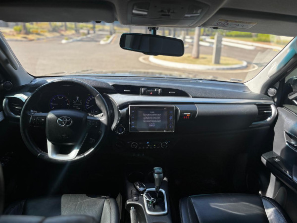 TOYOTA Hilux Caminhonete 3.0 4P 4X4 SRV TURBO DIESEL CABINE DUPLA AUTOMÁTICO