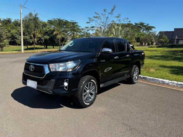 TOYOTA Hilux Caminhonete 3.0 4P 4X4 SRV TURBO DIESEL CABINE DUPLA AUTOMÁTICO