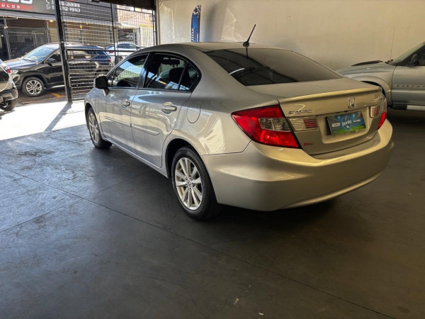 HONDA Civic 1.8 16V 4P LXS