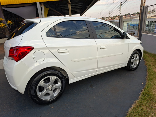 CHEVROLET Onix Hatch 1.4 4P FLEX LT