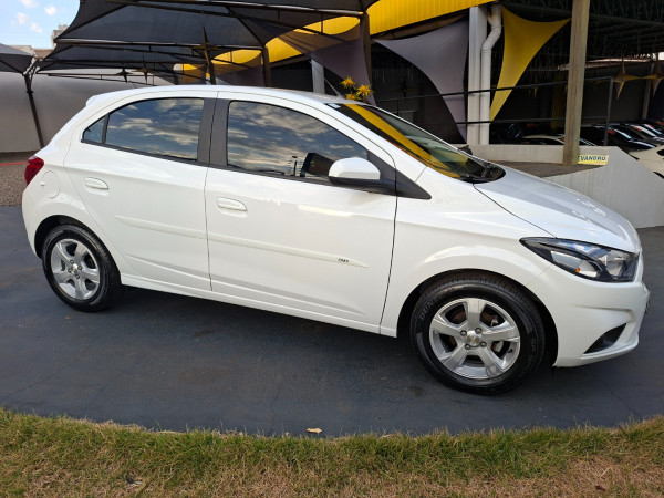 CHEVROLET Onix Hatch 1.4 4P FLEX LT
