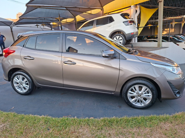 TOYOTA Yaris Hatch 1.3 16V 4P FLEX XL PLUS TECH MULTIDRIVE AUTOMÁTICO CVT