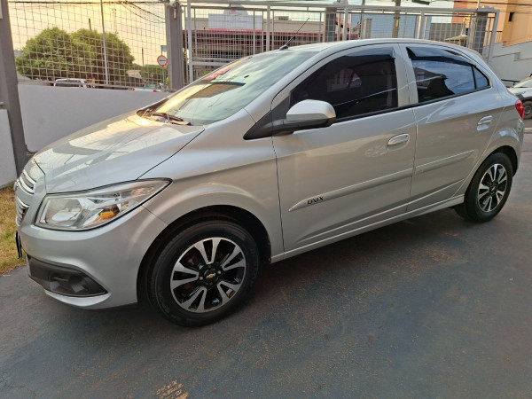 CHEVROLET Onix Hatch 1.0 4P FLEX LT