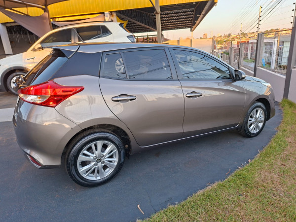 TOYOTA Yaris Hatch 1.3 16V 4P FLEX XL PLUS TECH MULTIDRIVE AUTOMÁTICO CVT