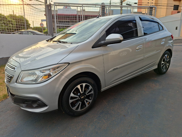 CHEVROLET Onix Hatch 1.0 4P FLEX LT