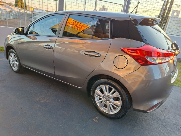 TOYOTA Yaris Hatch 1.3 16V 4P FLEX XL PLUS TECH MULTIDRIVE AUTOMÁTICO CVT