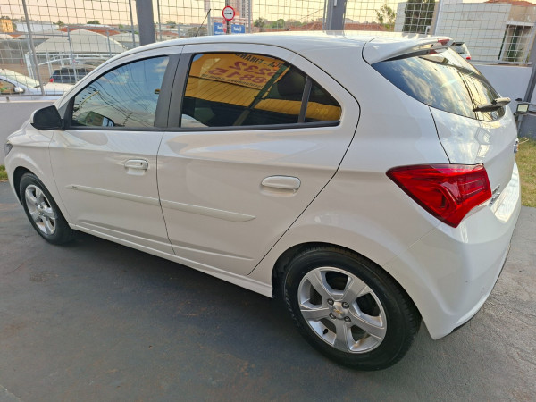 CHEVROLET Onix Hatch 1.4 4P FLEX LT