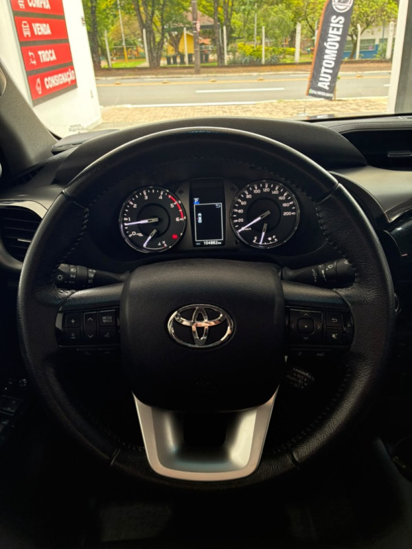 TOYOTA Hilux Caminhonete 2.8 16V 4P SRX DIESEL CABINE DUPLA