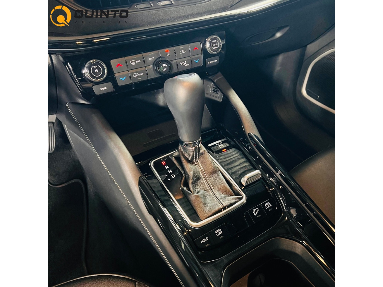 Commander 2.0 16V 4P HURRICANE 4 TURBO BLACKHAWK AUTOMÁTICO AT9
