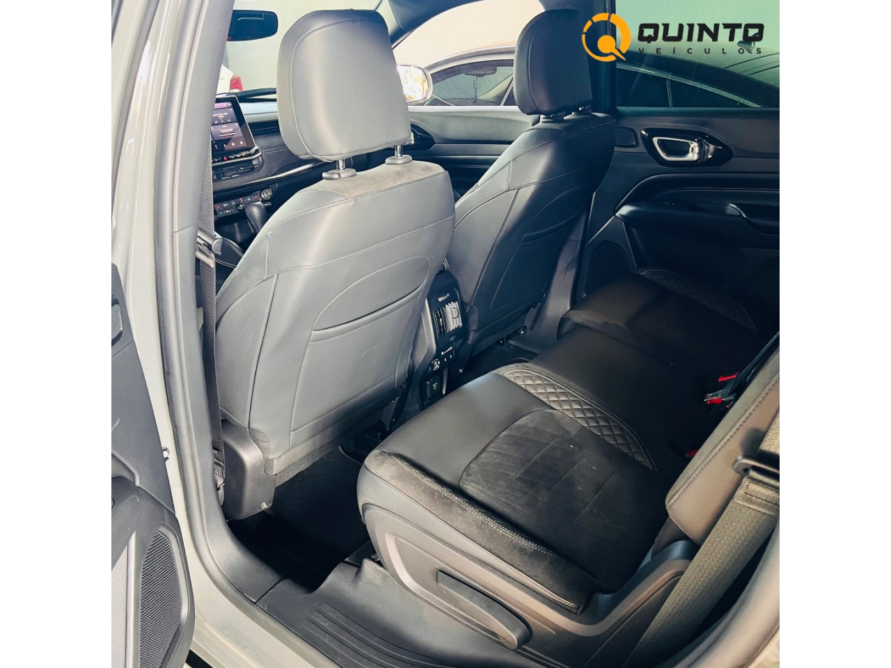 Commander 2.0 16V 4P HURRICANE 4 TURBO BLACKHAWK AUTOMÁTICO AT9