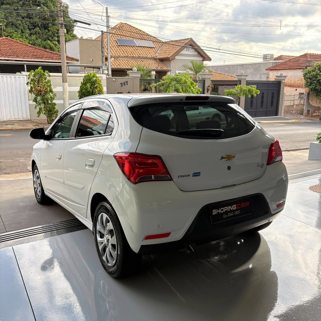 CHEVROLET Onix Hatch 1.4 4P FLEX LT