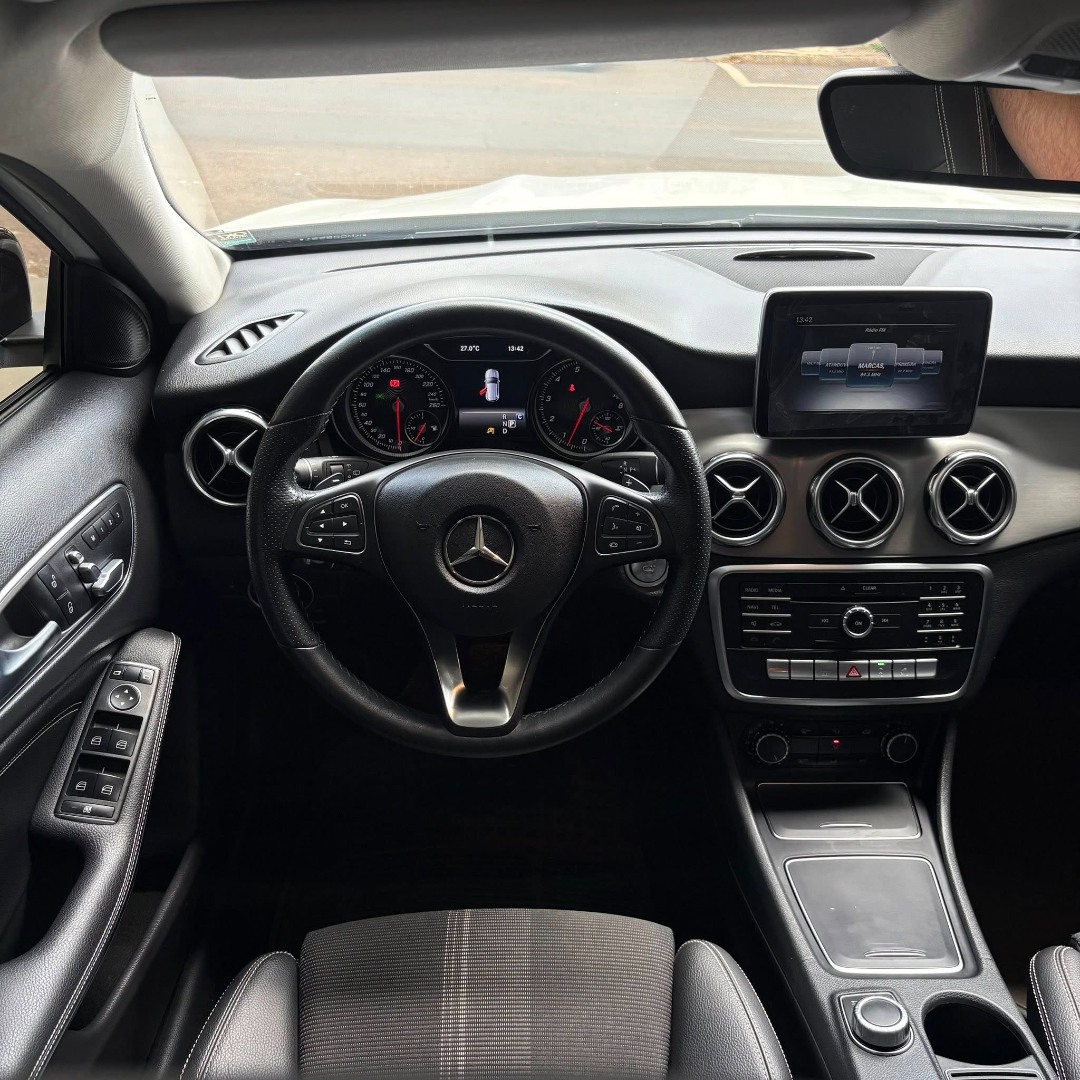 MERCEDES-BENZ GLA 200 1.6 16V 4P FLEX CGI NIGHT TURBO AUTOMÁTICO