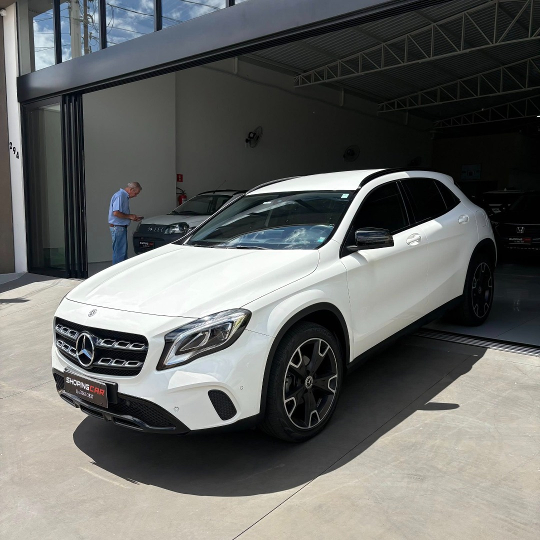 MERCEDES-BENZ GLA 200 1.6 16V 4P FLEX CGI NIGHT TURBO AUTOMÁTICO