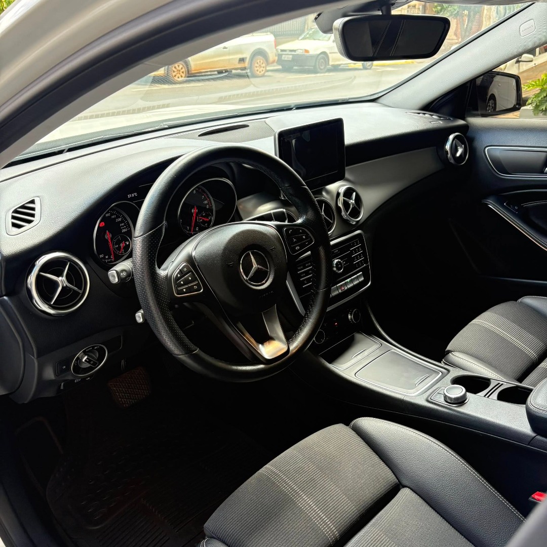 MERCEDES-BENZ GLA 200 1.6 16V 4P FLEX CGI NIGHT TURBO AUTOMÁTICO