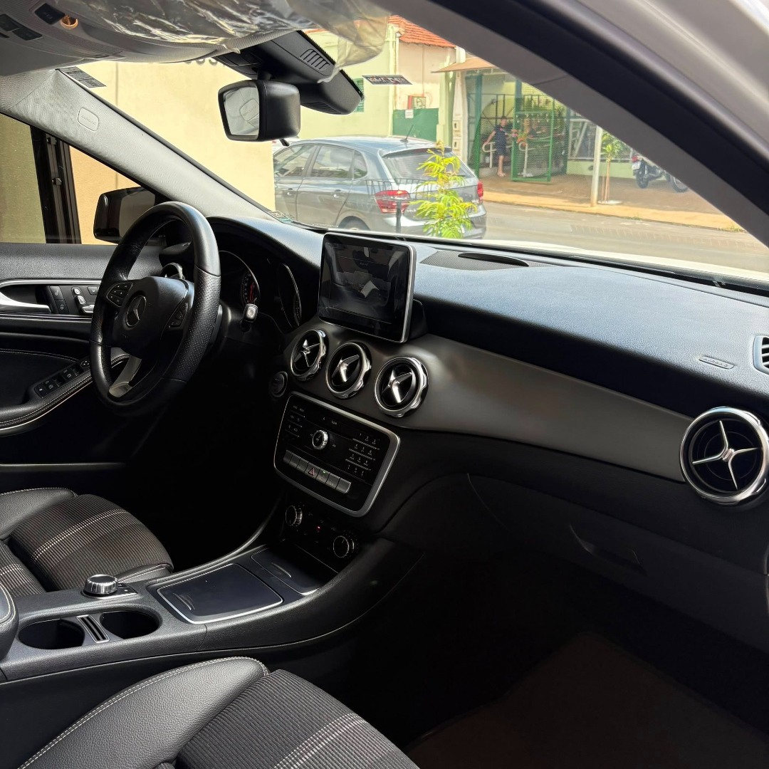 MERCEDES-BENZ GLA 200 1.6 16V 4P FLEX CGI NIGHT TURBO AUTOMÁTICO