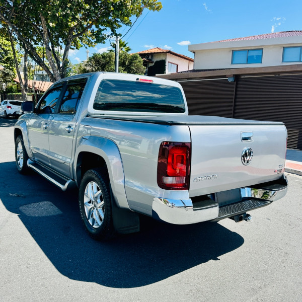 VOLKSWAGEN Amarok 3.0 V6 CABINE DUPLA HIGHLINE 4X4 TURBO INTERCOOLER AUTOMÁTICO