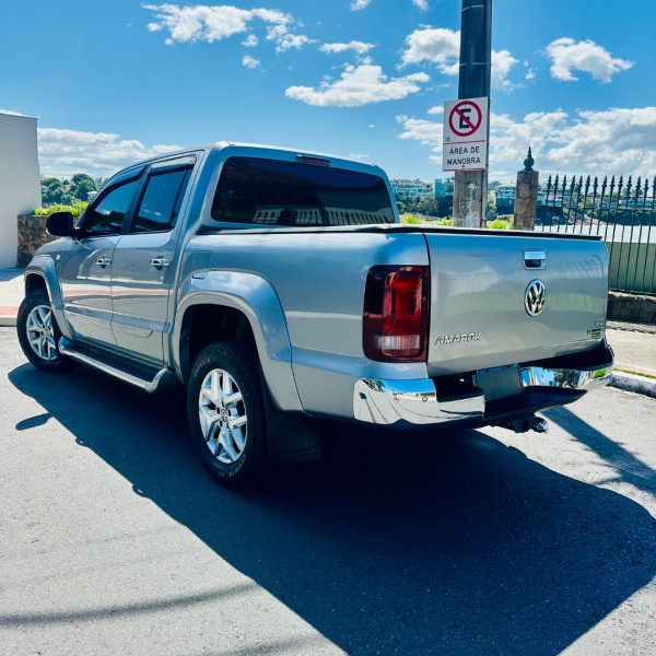 VOLKSWAGEN Amarok 3.0 V6 CABINE DUPLA HIGHLINE 4X4 TURBO INTERCOOLER AUTOMÁTICO