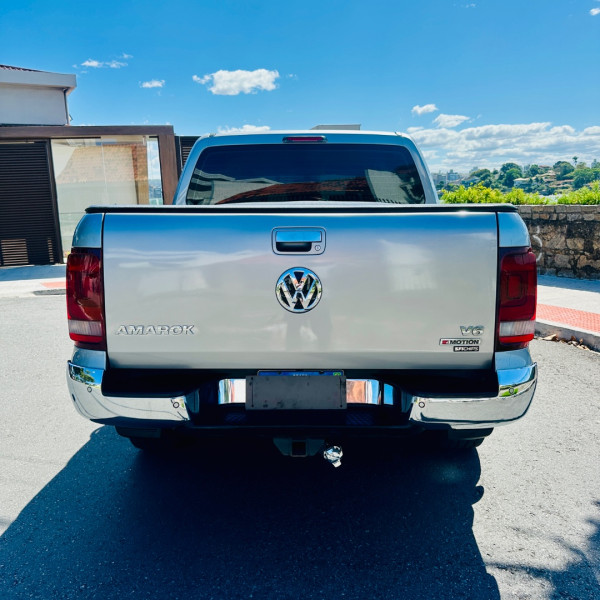 VOLKSWAGEN Amarok 3.0 V6 CABINE DUPLA HIGHLINE 4X4 TURBO INTERCOOLER AUTOMÁTICO