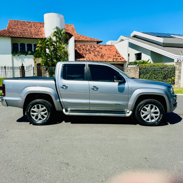 VOLKSWAGEN Amarok 3.0 V6 CABINE DUPLA HIGHLINE 4X4 TURBO INTERCOOLER AUTOMÁTICO