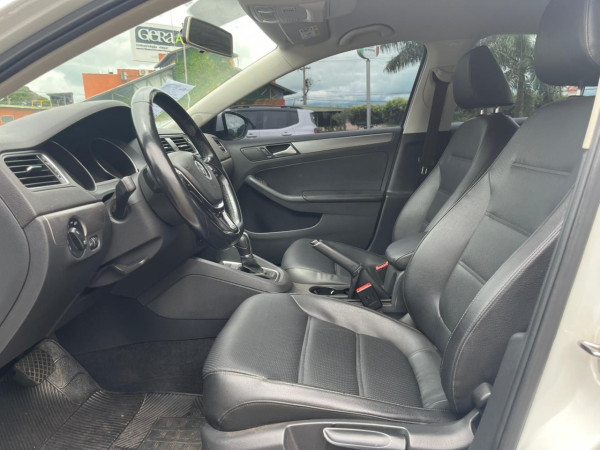 VOLKSWAGEN Jetta 1.4 16V 4P TSI COMFORTLINE AUTOMÁTICO