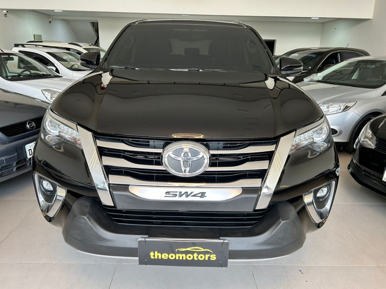Hilux SW4 2.8 4P SRX 4X4 7 LUGARES TURBO DIESEL AUTOMÁTICO
