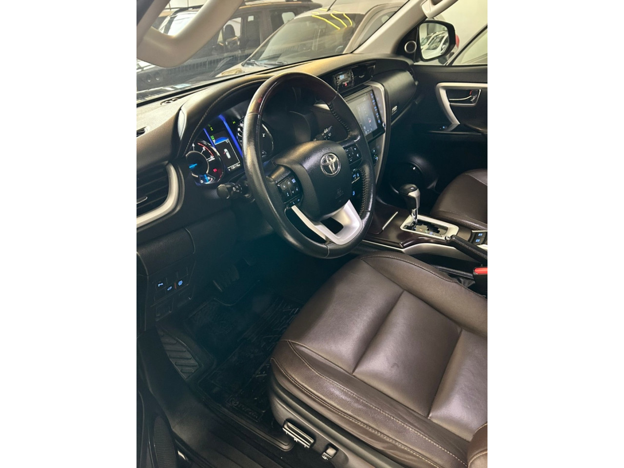 Hilux SW4 2.8 4P SRX 4X4 7 LUGARES TURBO DIESEL AUTOMÁTICO