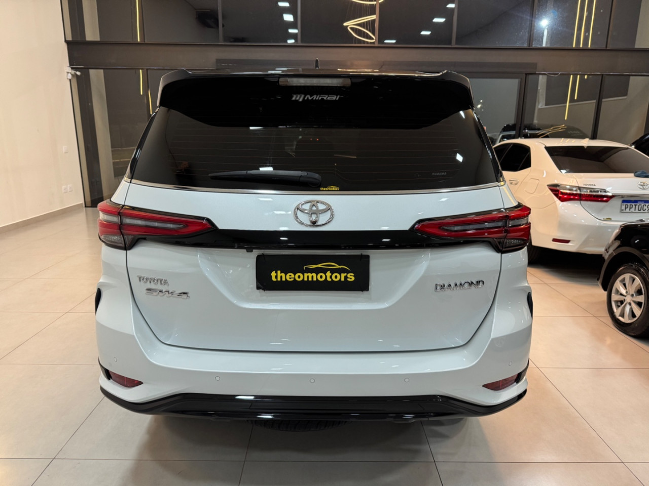 Hilux SW4 2.8 4P SRX 4X4 DIAMOND 7 LUGARES TURBO DIESEL AUTOMÁTICO