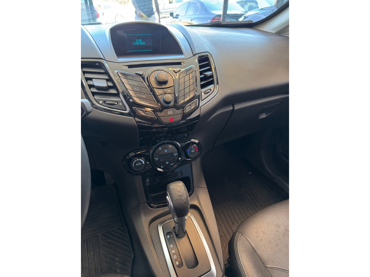 Fiesta Hatch 1.6 16V 4P FLEX TITANIUM POWERSHIFT AUTOMÁTICO
