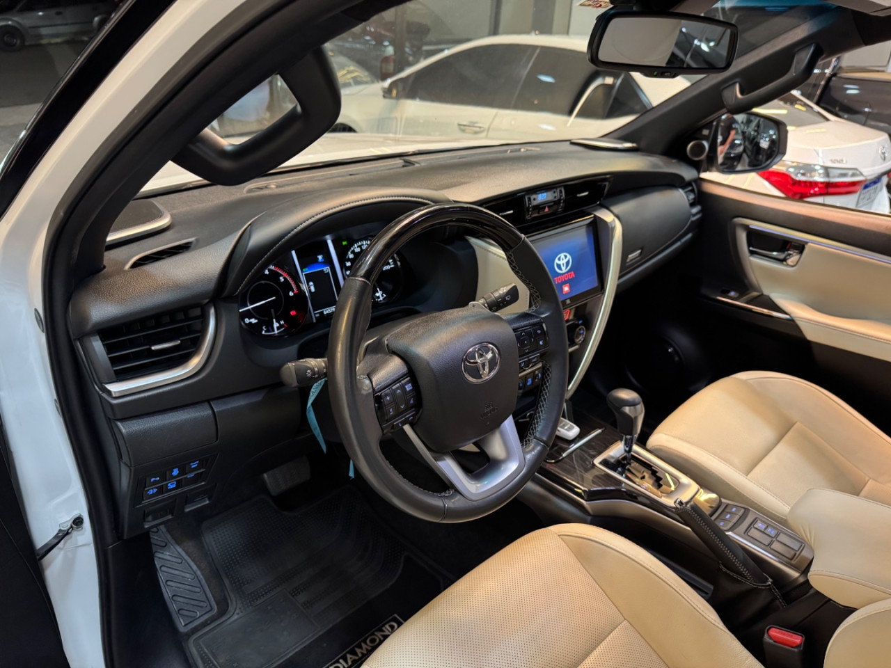 Hilux SW4 2.8 4P SRX 4X4 DIAMOND 7 LUGARES TURBO DIESEL AUTOMÁTICO