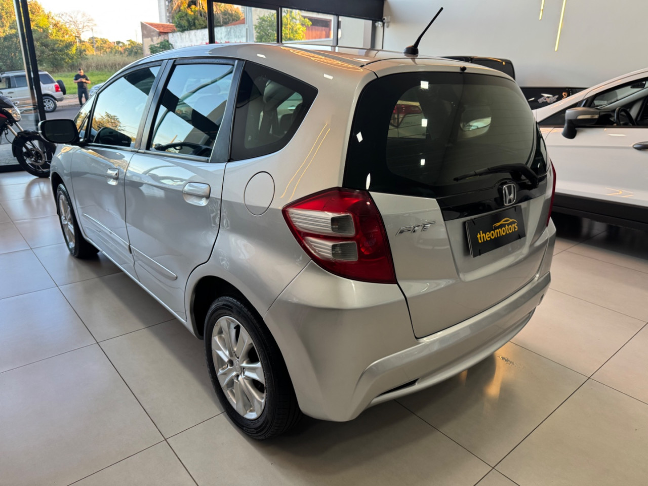 Fit 1.4 16V 4P LX FLEX