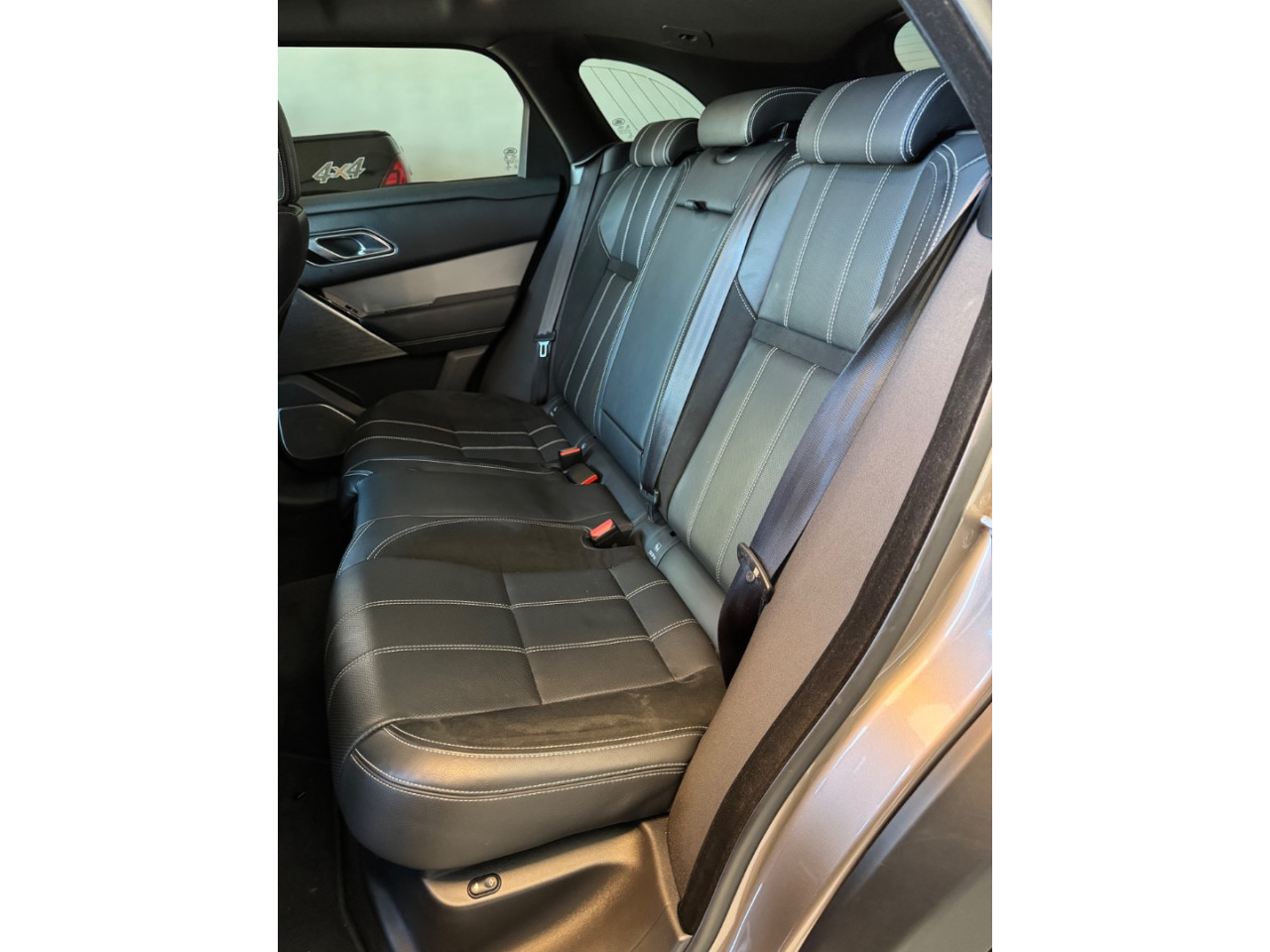 Range Rover Velar 2.0 16V 4P P300 SE R-DYNAMIC AUTOMÁTICO