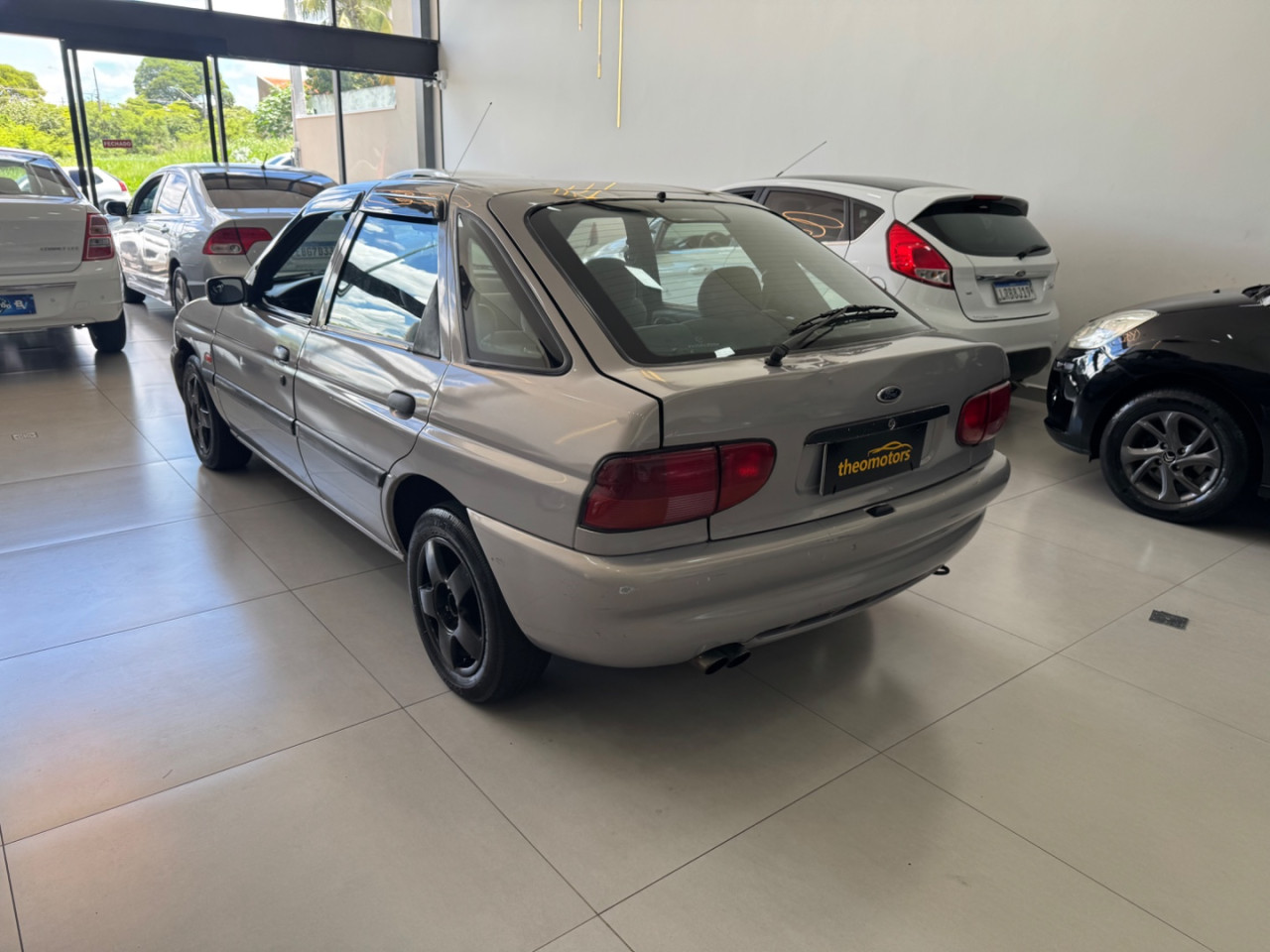 FORD Escort 1.8 16V 4P GL