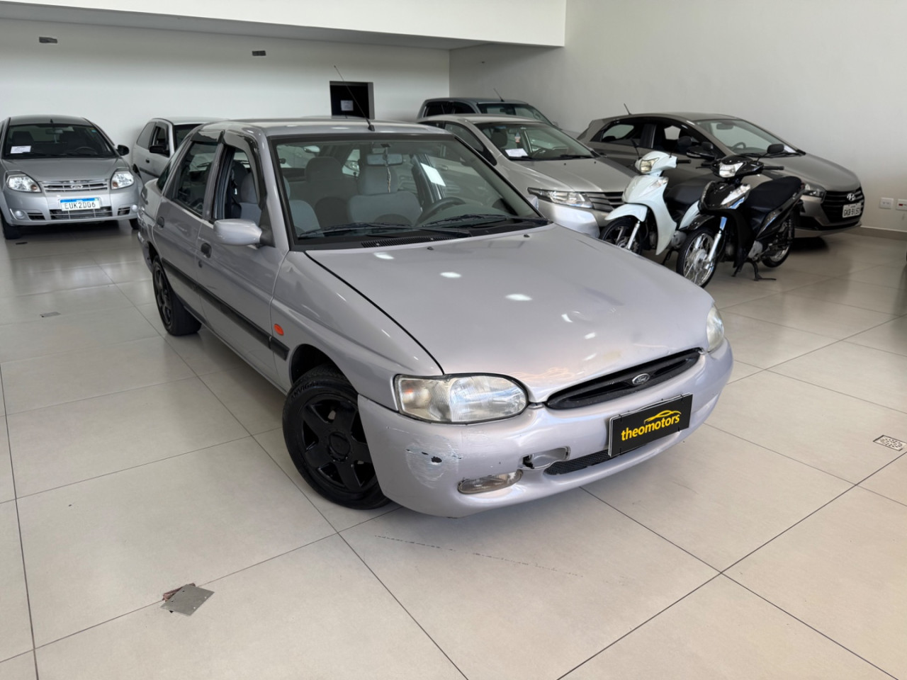 Escort 1.8 16V 4P GL