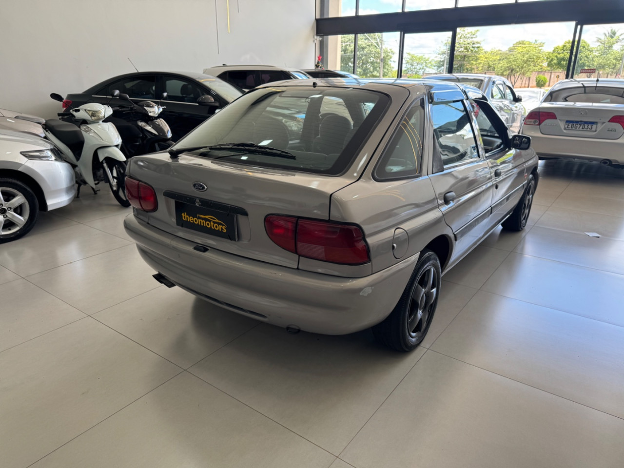 FORD Escort 1.8 16V 4P GL