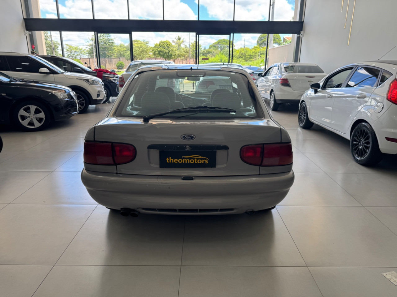 FORD Escort 1.8 16V 4P GL