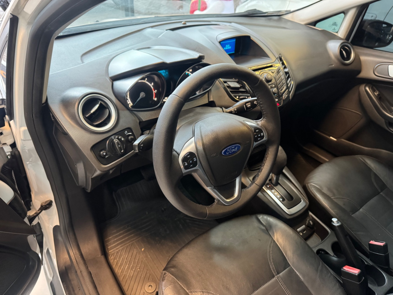 FORD Fiesta Hatch 1.6 16V 4P FLEX TITANIUM POWERSHIFT AUTOMÁTICO