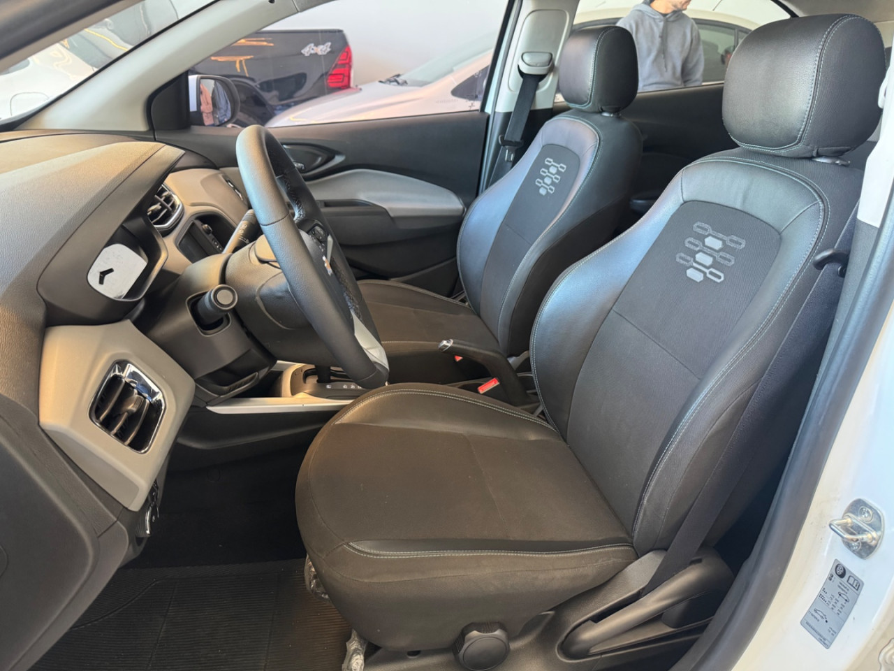 Onix Hatch 1.4 4P FLEX LT AUTOMÁTICO