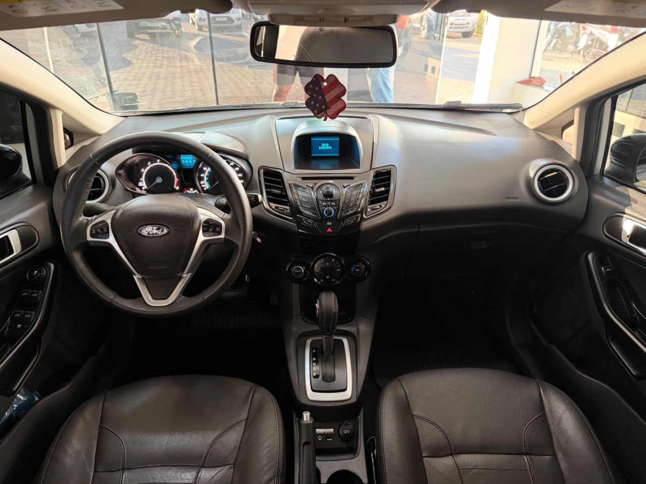 FORD Fiesta Hatch 1.6 16V 4P FLEX TITANIUM POWERSHIFT AUTOMÁTICO