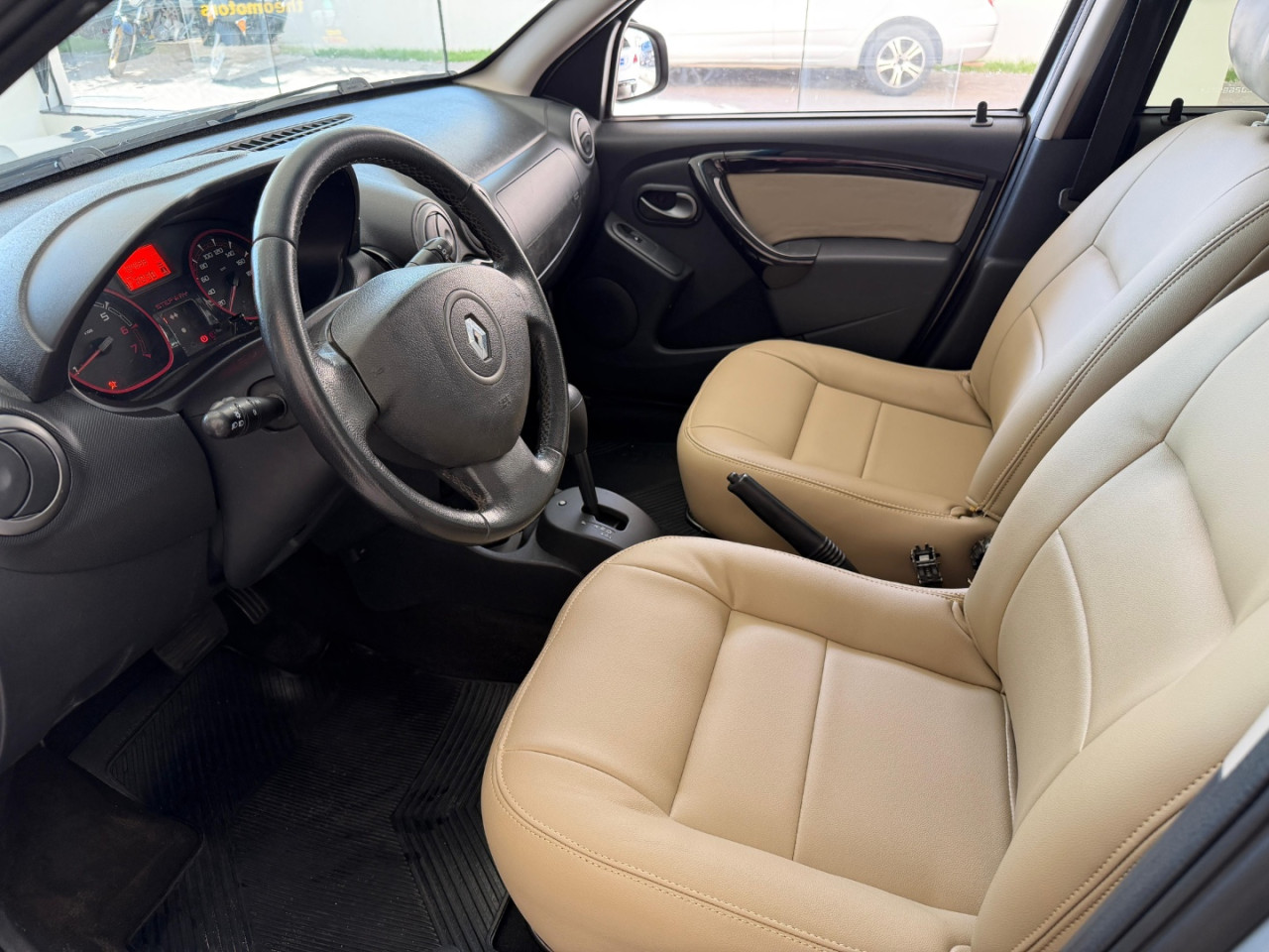 RENAULT Sandero 1.6 16V 4P FLEX SCE STEPWAY INTENSE X-TRONIC AUTOMÁTICO CVT