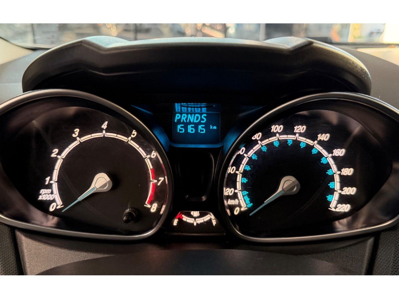 FORD Fiesta Hatch 1.6 16V 4P FLEX TITANIUM POWERSHIFT AUTOMÁTICO