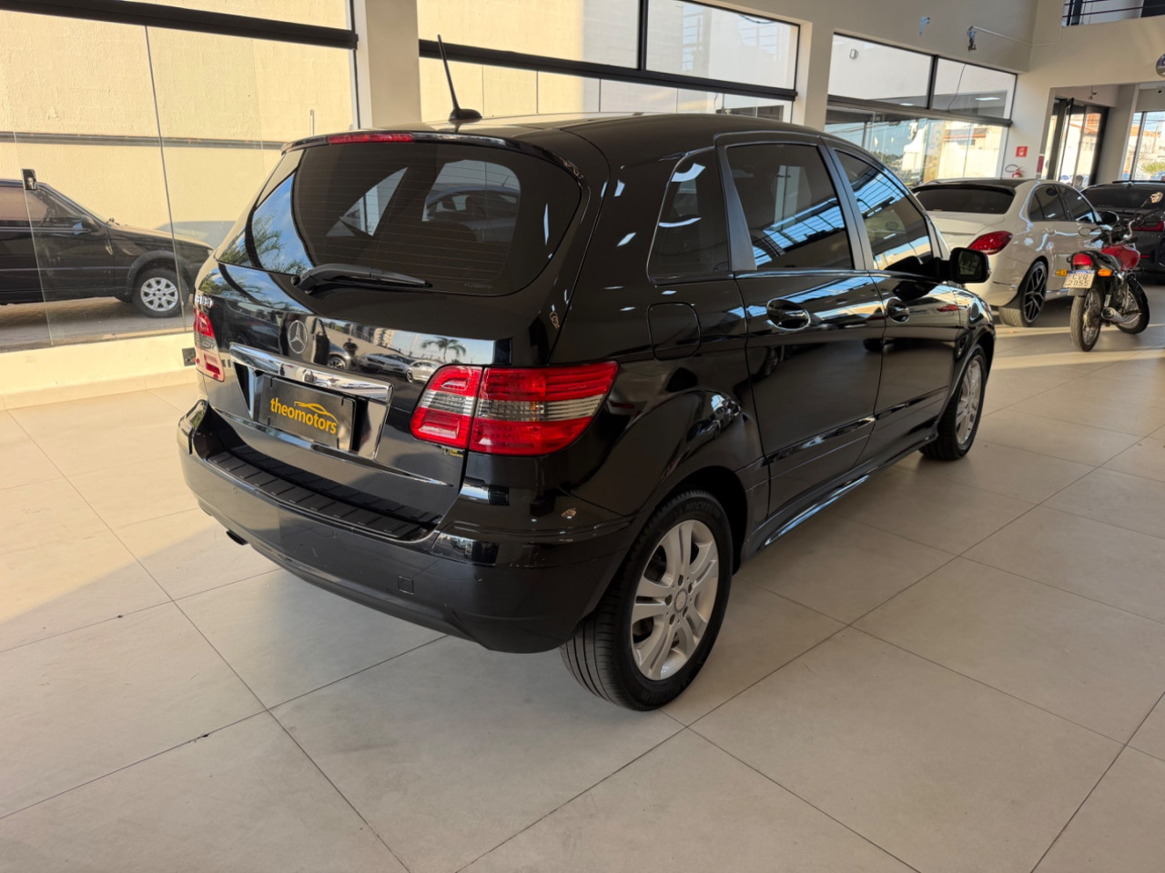 MERCEDES-BENZ B 180 1.7 4P AUTOMÁTICO