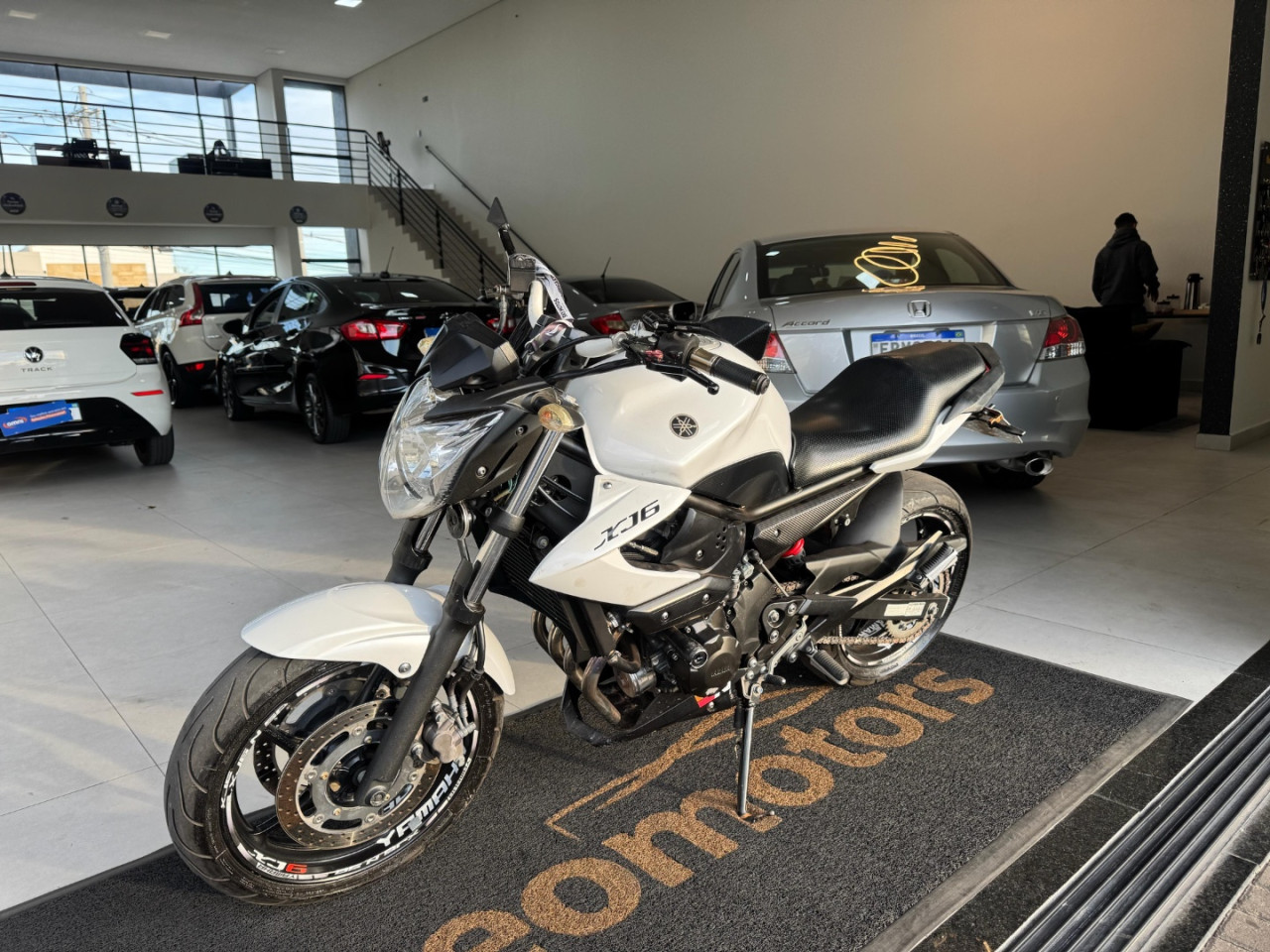 YAMAHA XJ6 600 N